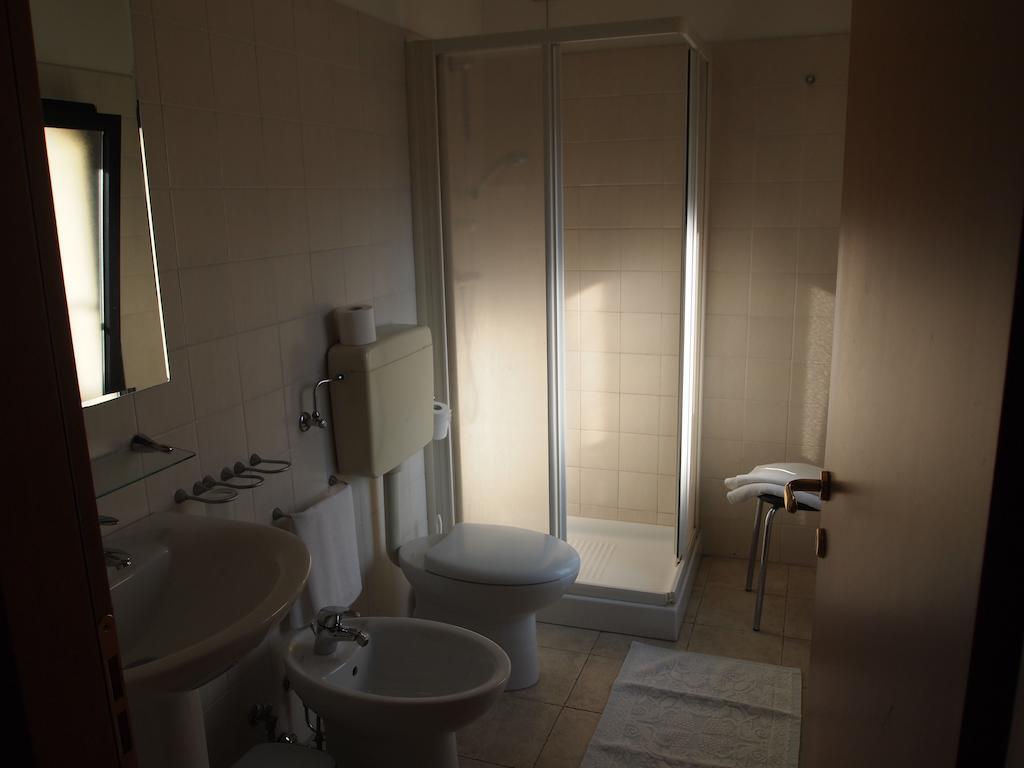 Hotel Caffetteria Dell'Angolo Borghetto Secondo Habitación foto
